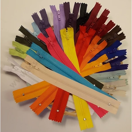 Műanyag cipzár 18-20 cm